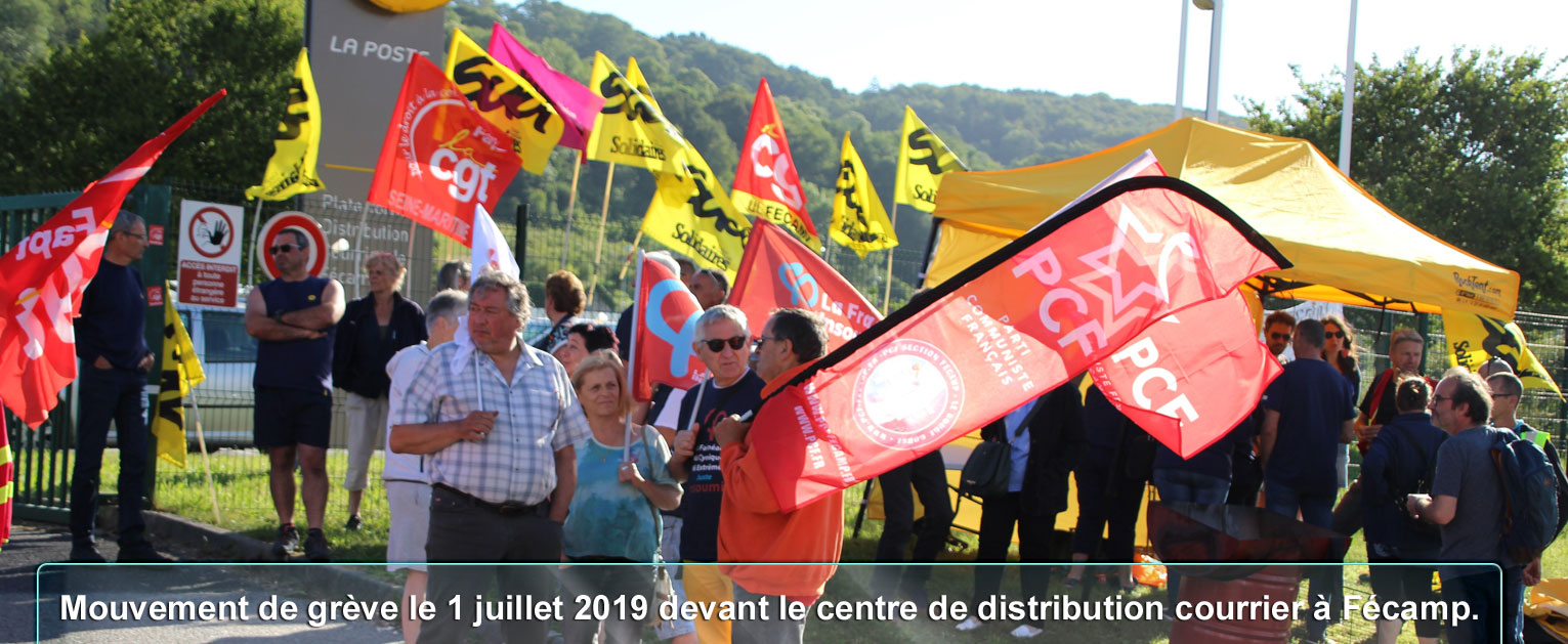 Mouvement de grève le 1 juillet 2019 devant le centre de distribution courrier à Fécamp